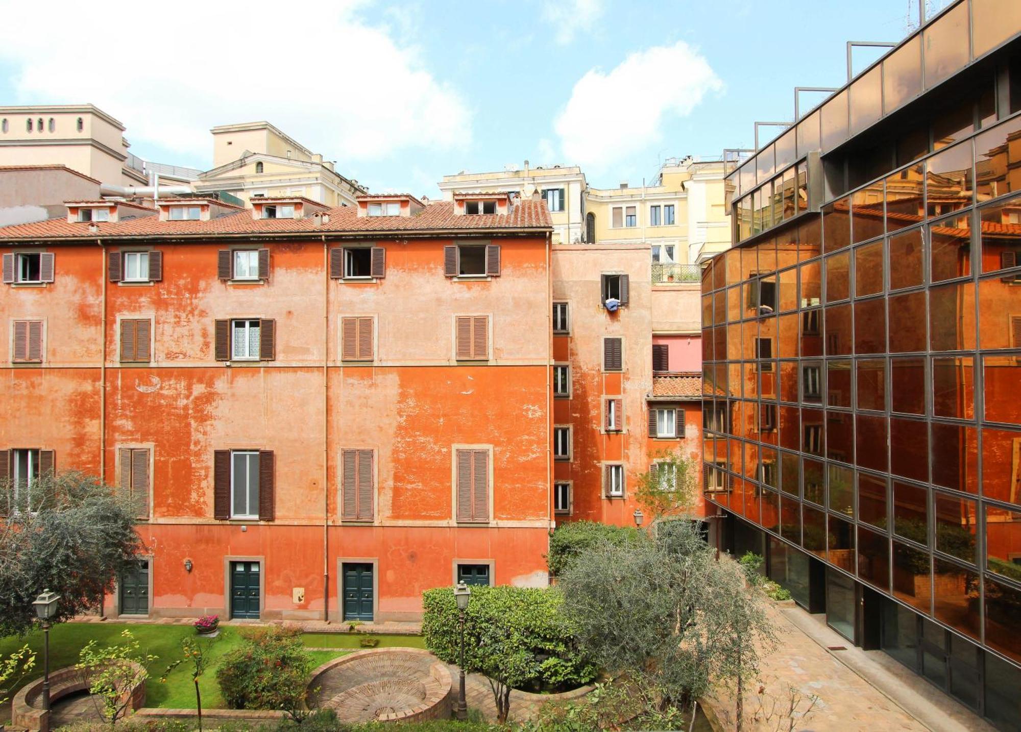 Saturno In Trevi Apartment Rome Bagian luar foto