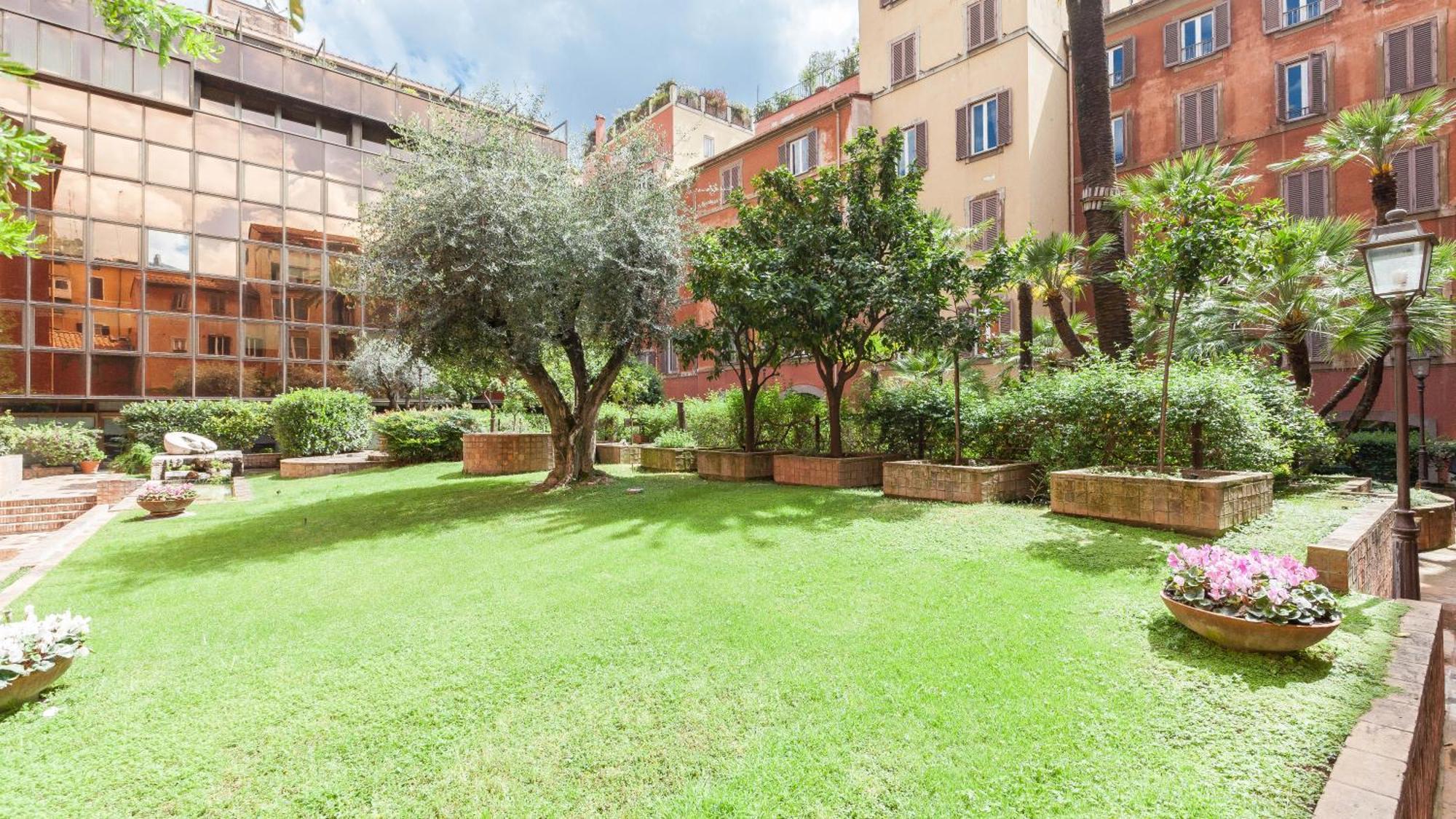 Saturno In Trevi Apartment Rome Bagian luar foto