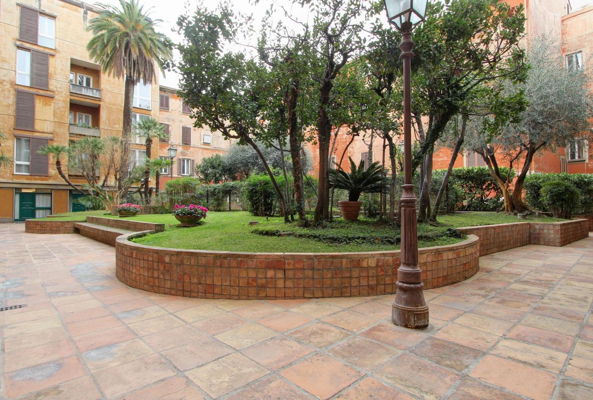 Saturno In Trevi Apartment Rome Bagian luar foto