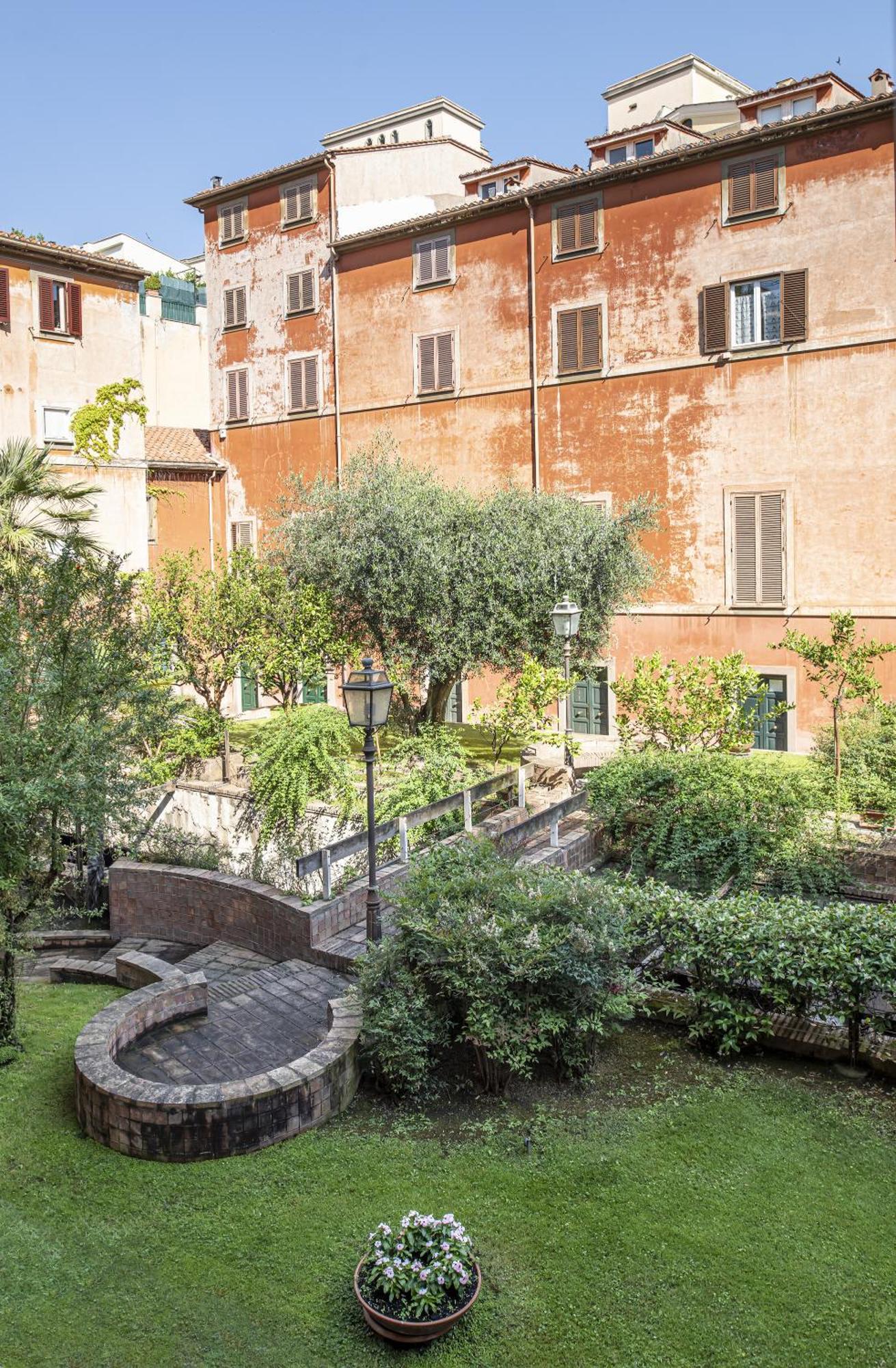 Saturno In Trevi Apartment Rome Bagian luar foto