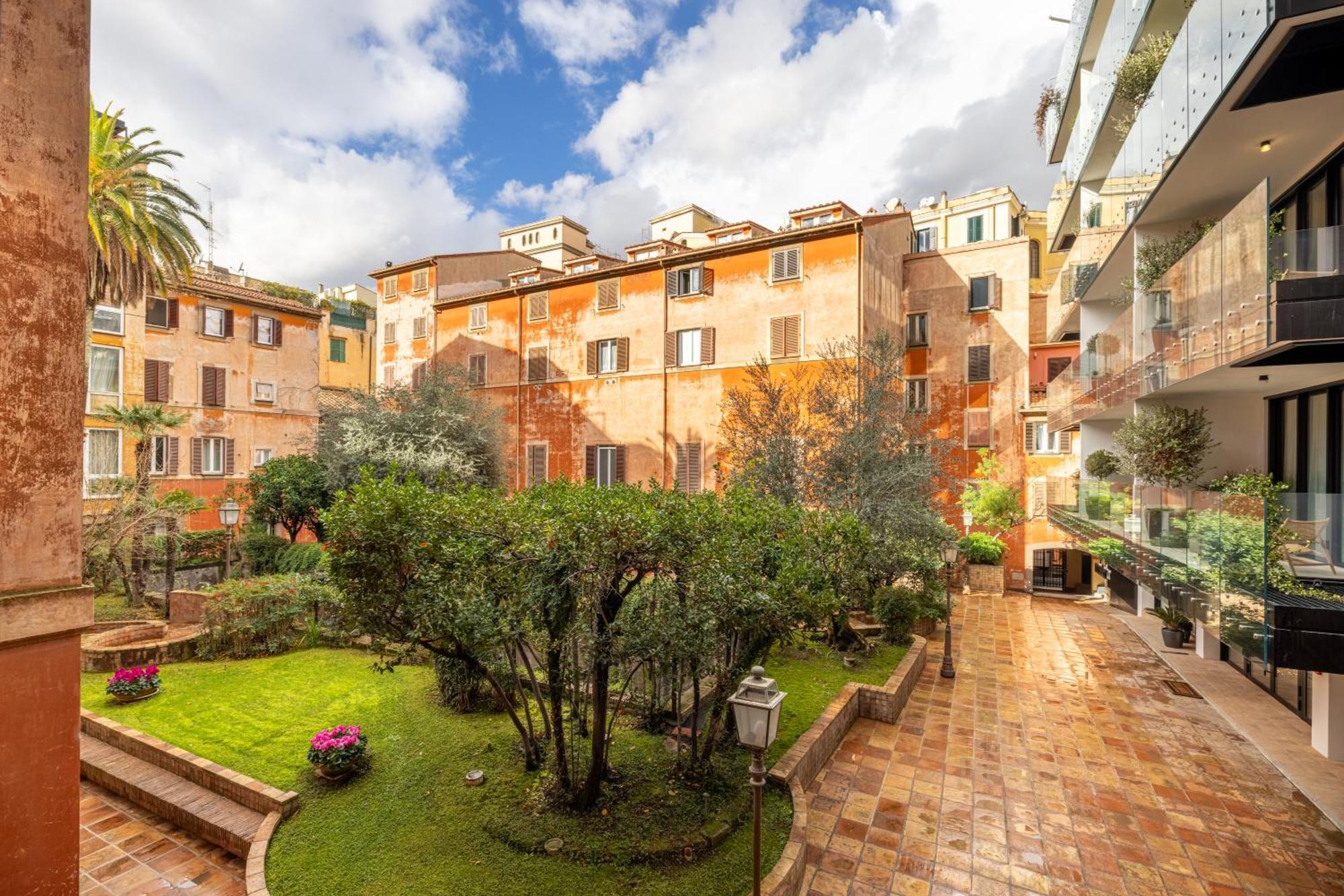 Saturno In Trevi Apartment Rome Bagian luar foto
